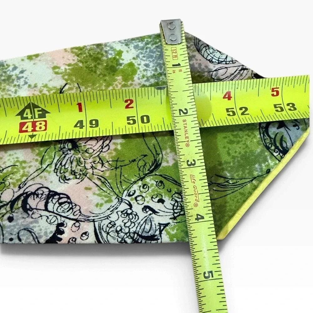 Unbranded necktie showcases